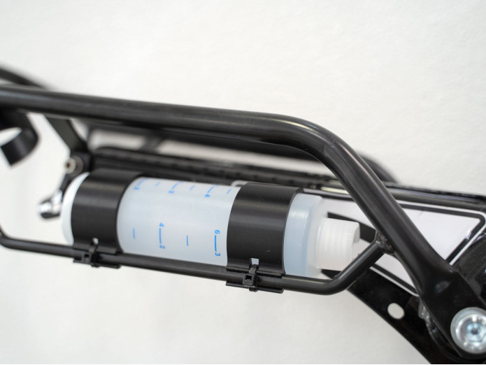 Messbecher Halter Tomos Gepäck / Heckträger (Polini / Malossi 250ml)