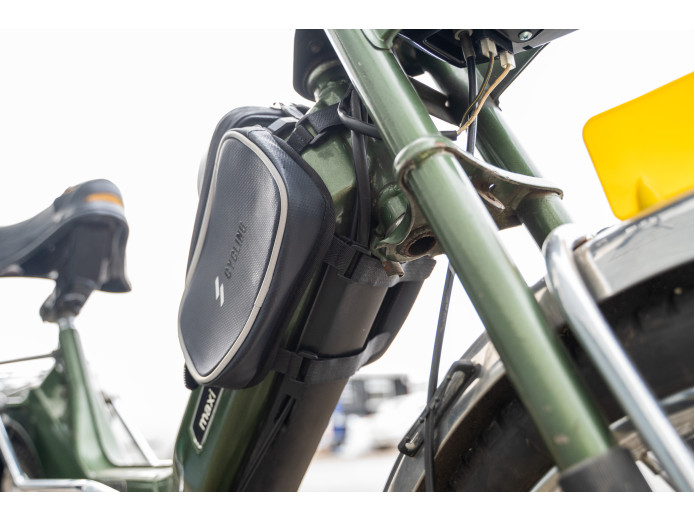 Tank bag with detachable phone holder