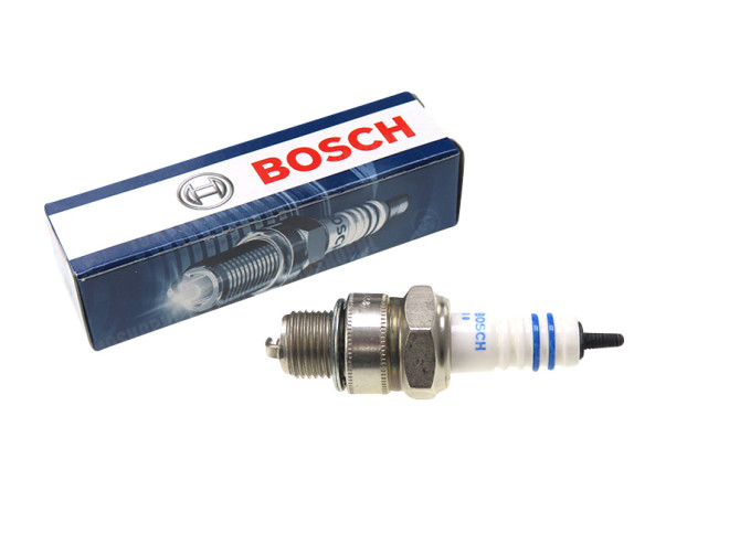 Spark plug Bosch W7AC (similair as B6HS) thumb