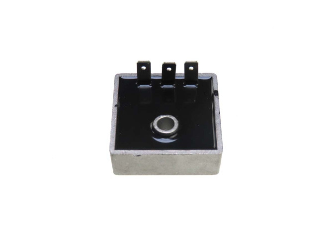 Voltage Regulator 6 volt 3-pins AC (without battery) product