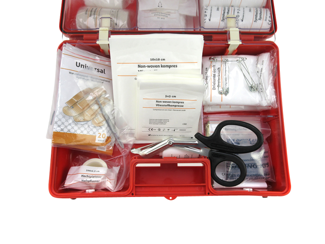 First aid kit with wallmount product
