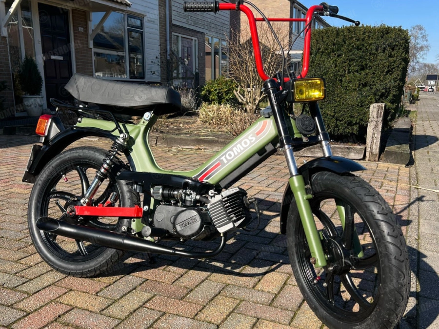 Tomos ロングシート・A3/A35 サイドエンボス加工ロゴ入り