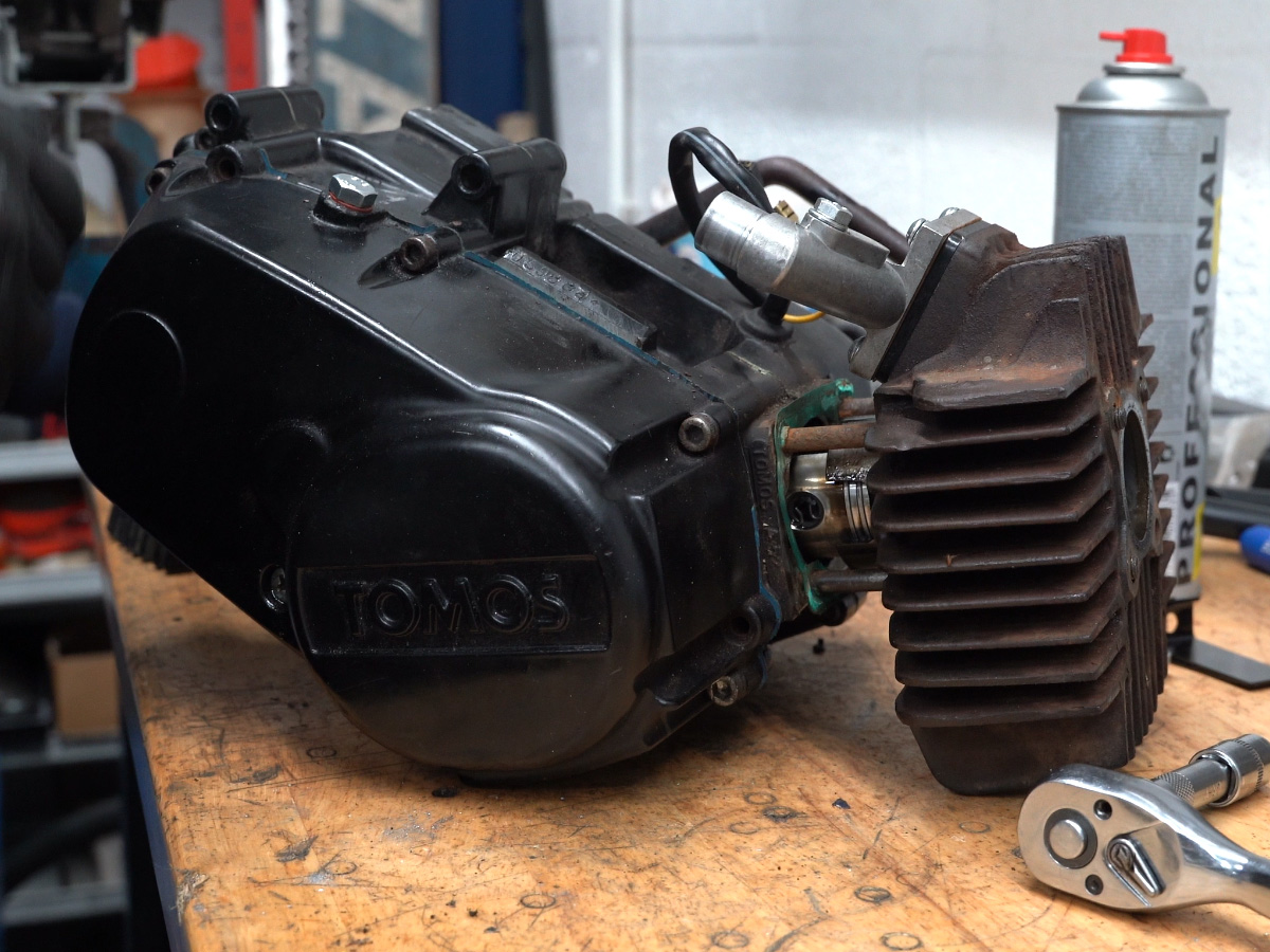 Cylinder head removed from the Tomos A35 engine