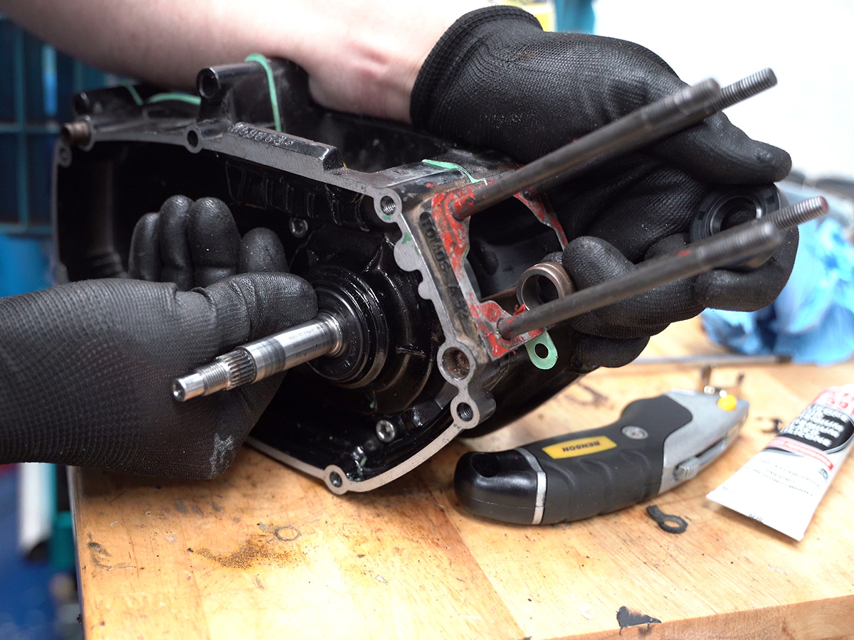 Installing a new crankshaft oil seal