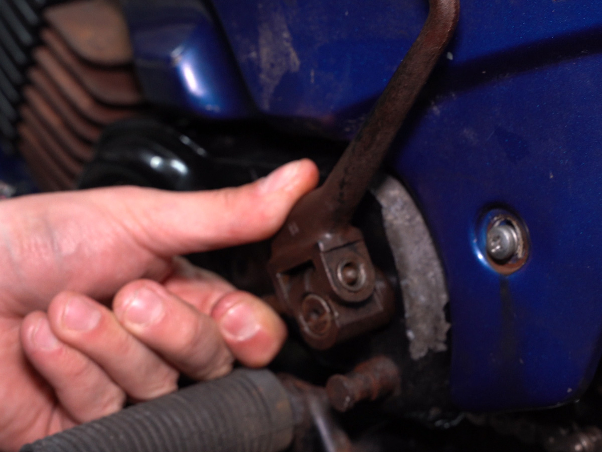 Removing the kickstart lever